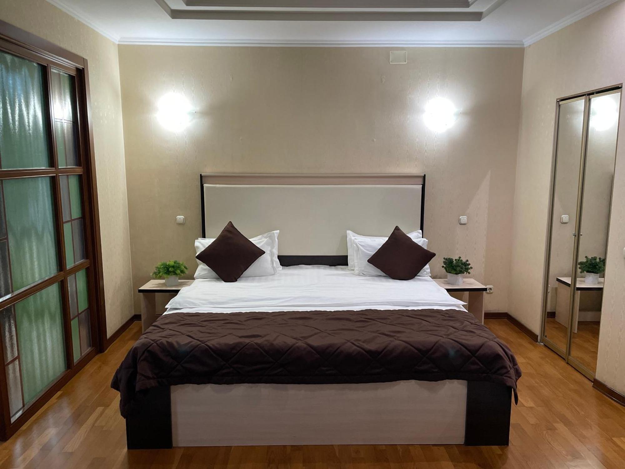 Apartment 5 होटल Almaty