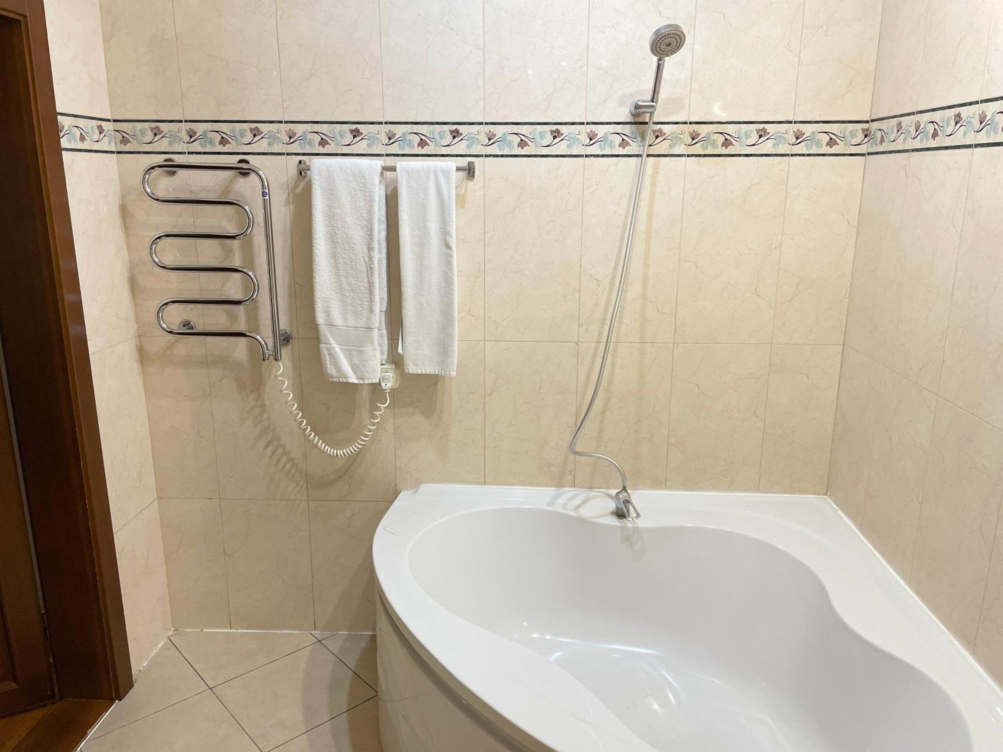 होटल Apartment 5 Almaty