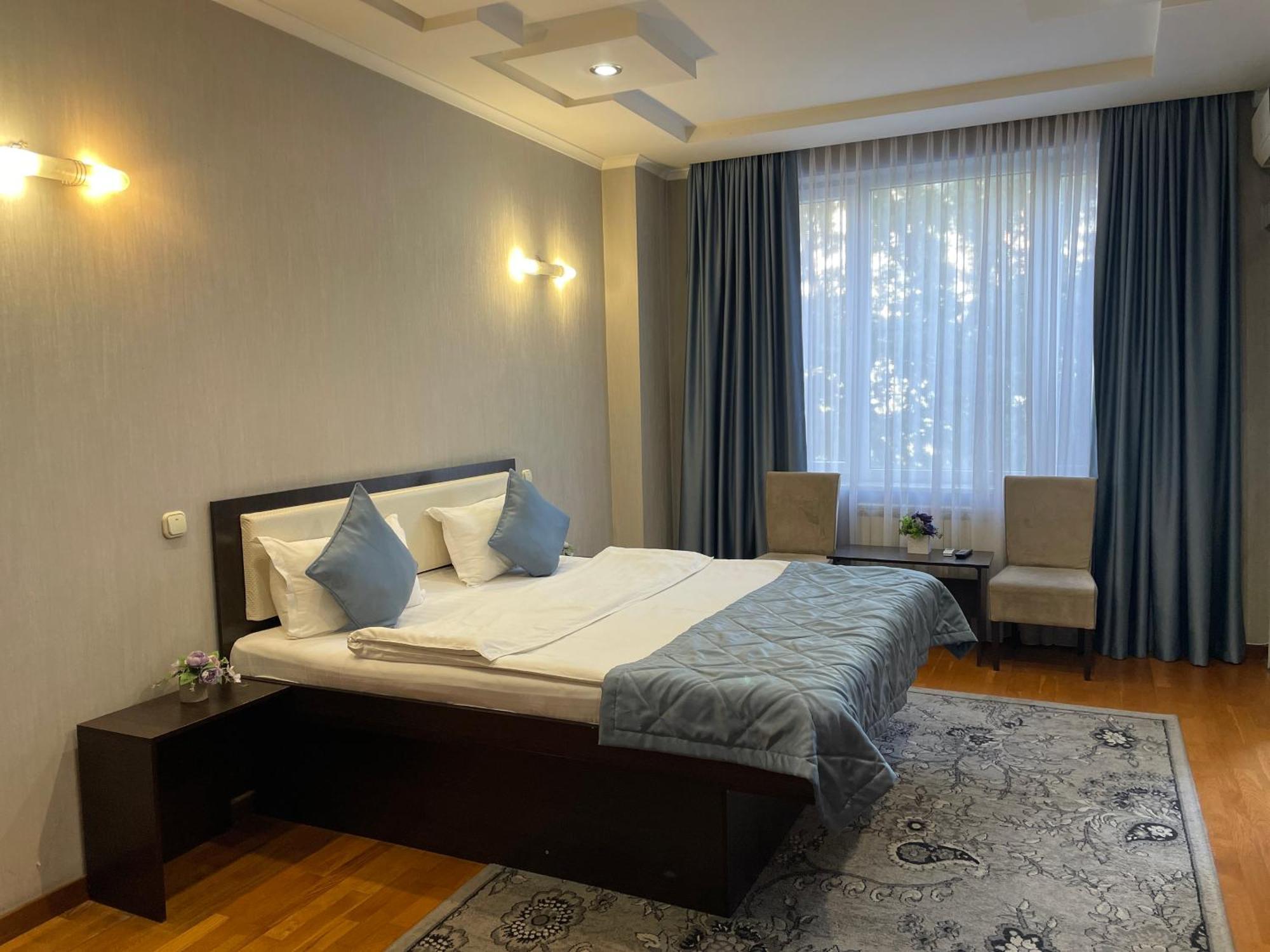 होटल Apartment 5 Almaty