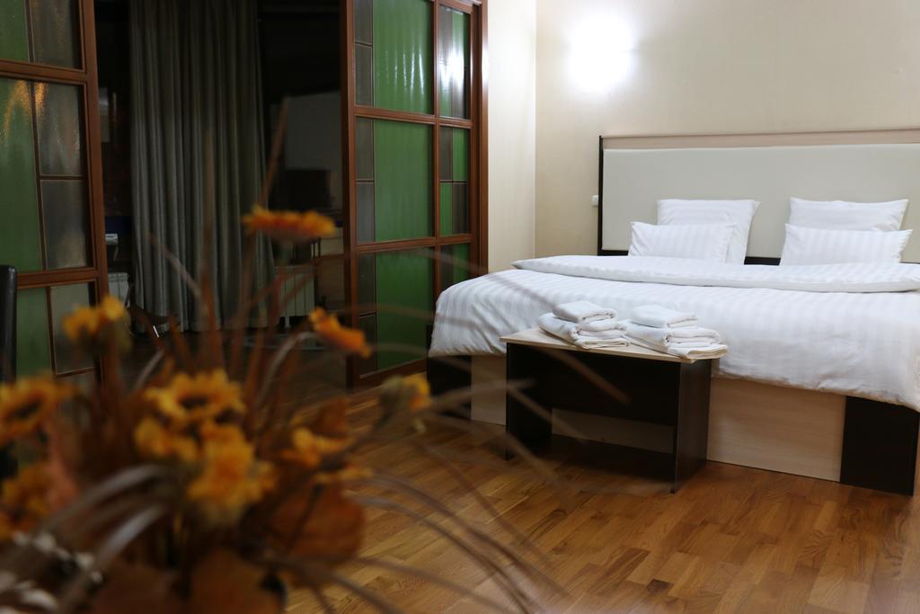 Apartment 5 होटल Almaty